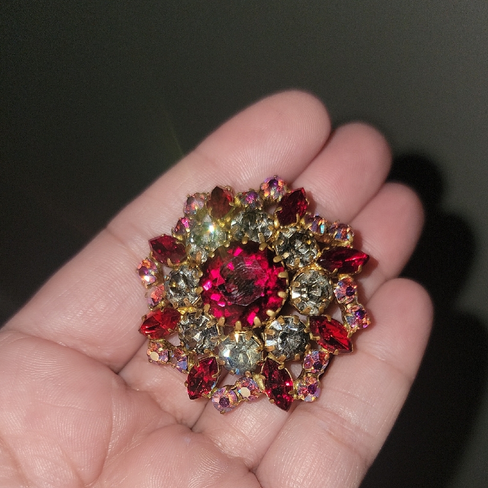 Elegant Red and Gold Brooch Austria Crystal
